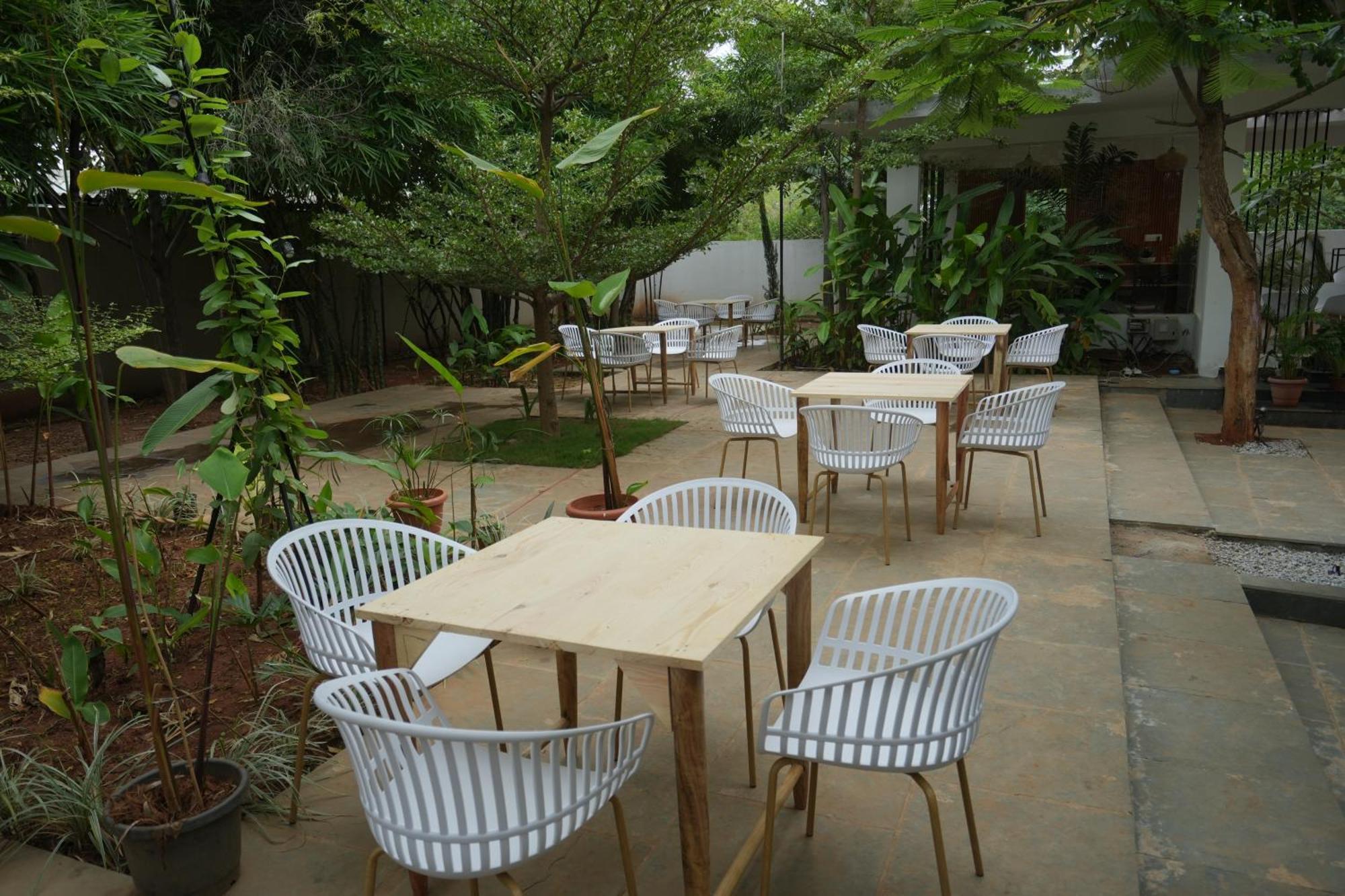 Happy Retreats - Kai Hotell Chik Ballāpur Exteriör bild