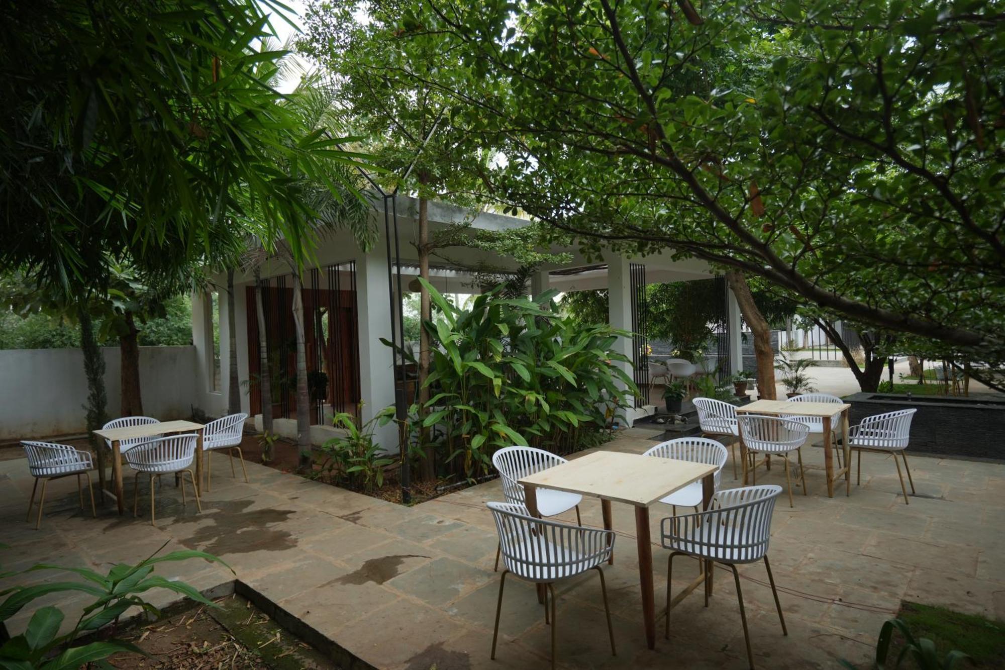 Happy Retreats - Kai Hotell Chik Ballāpur Exteriör bild