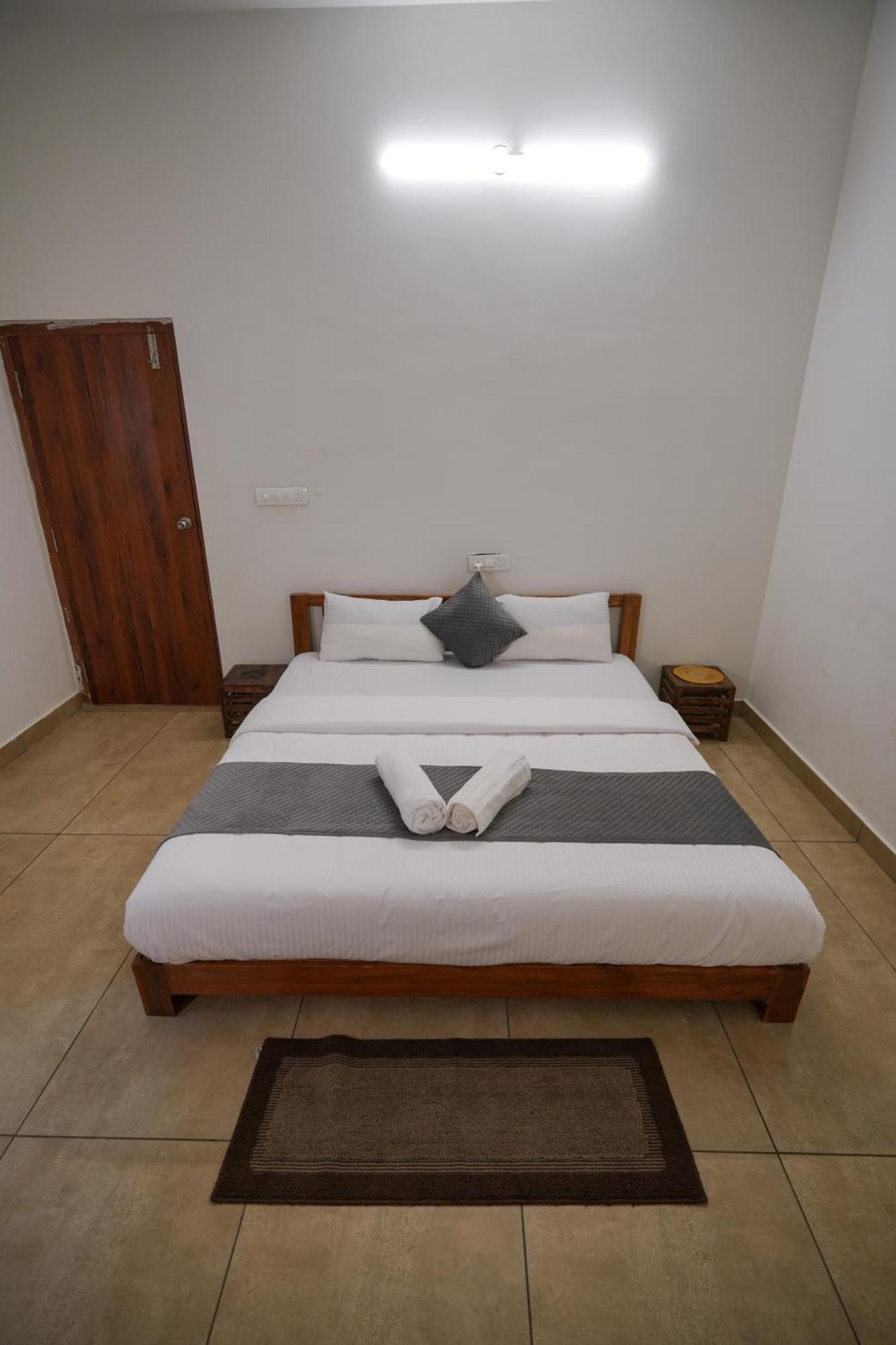 Happy Retreats - Kai Hotell Chik Ballāpur Exteriör bild